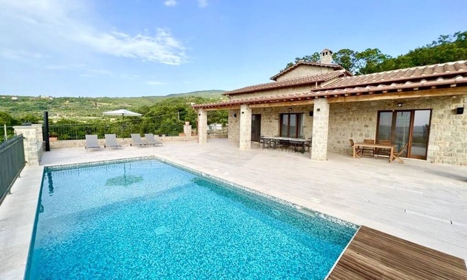 Castel del Piano Villa | NEW luxurious Villa Podere Vista Verde Tuscany, with 6 boardrooms & Pool