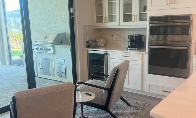 Biggar House | New luxury 3/3+ home in Esplanade Lake Club