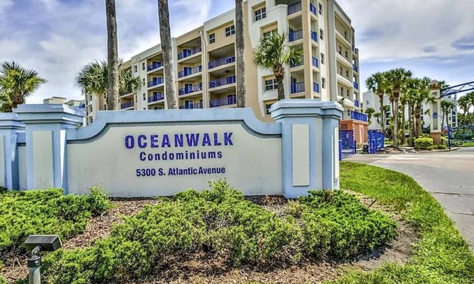 New Smyrna Beach Condo | New luxury Beach Condo“Casa del Mar” Wlak to beach, resort style amenities