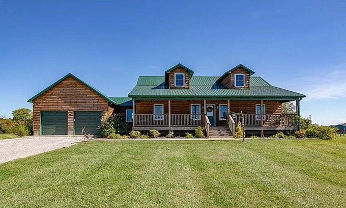 Bardstown Cabin | NEW Luxury Bourbon Trail Cabin Pool HotTub Firepit Game Room Theater