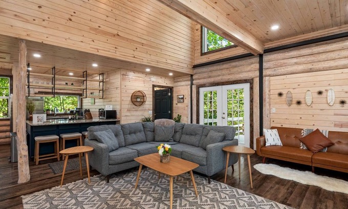 Eureka Springs Cabin | New Luxury Cabin w/King Beds, Game Room and Fire Pit
