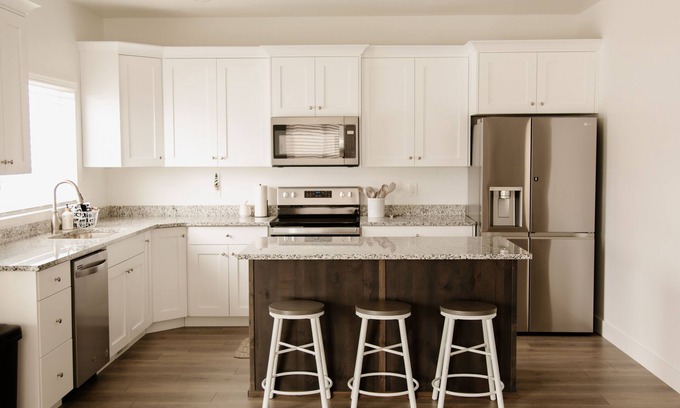Sweetwater House | NEW Luxury Home, Garden City, Bear Lake, 15 Bed, IDEAL BEACH ACCESS