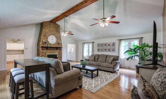 South Bend House | NEW! Luxury Home w/Patio & Game Room @ Notre Dame