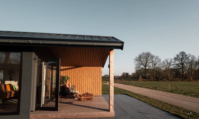 Hoogersmilde Ski Chalet | New Luxury Lodge with Meadow View - near National Park Drents-Friese Wold!
