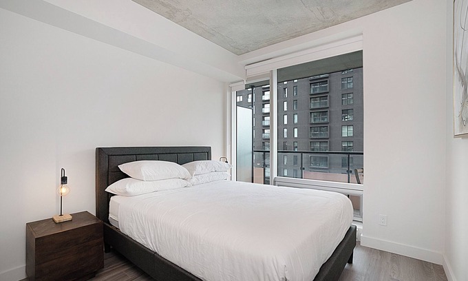Downtown Montreal Apartment | New Luxury Unit in Heart of MTL 901 | Metro access