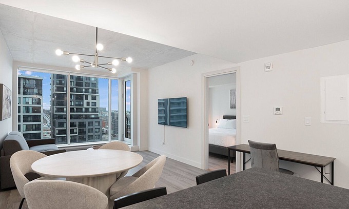 Milton Park Apartment | New Luxury Unit in Heart of MTL 806 | Metro access