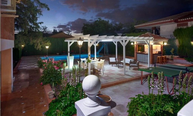 Barrio de la Vega Villa | NEW LUXURY VILLA C&C. PRIVATE POOL, GARDEN AND BARBECUE.