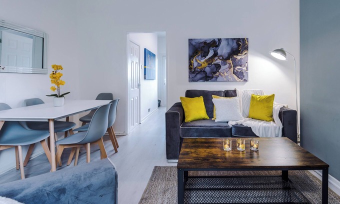 Swinton House | *NEW* Maple House, a cosy 2 bedroom newly refurbished house, sleeping up to 5 people with FREE WiFi