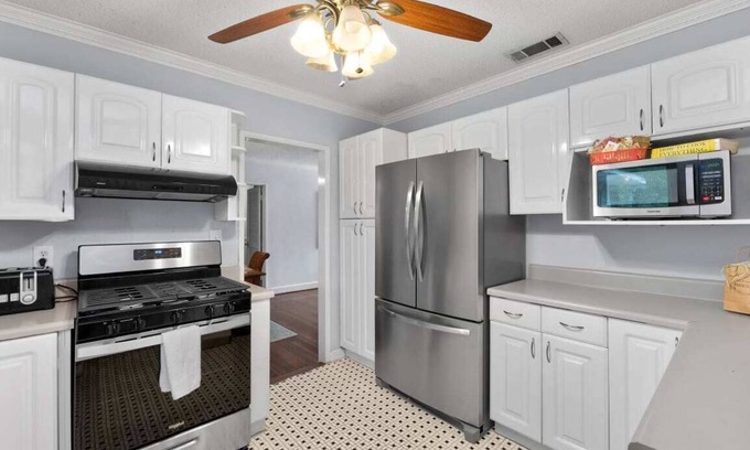 Mobile House | NEW Midtown 4 BD 3 BA | Sleeps 20 | Mardi Gras