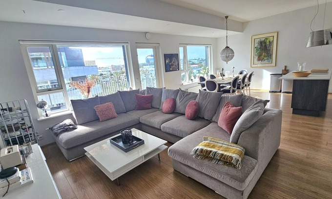 Downtown Apartment | New Modern 3BR, Great View & Private Parking