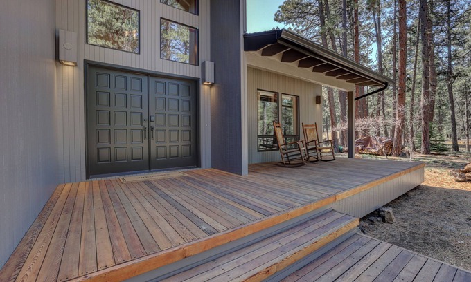 Black Butte Ranch House | NEW - Modern Black Butte Ranch Getaway - 3BR w/Game Room and Hot Tub