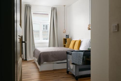 Vrsovice Apartment | New&Modern home in Vibrant area near Centre!