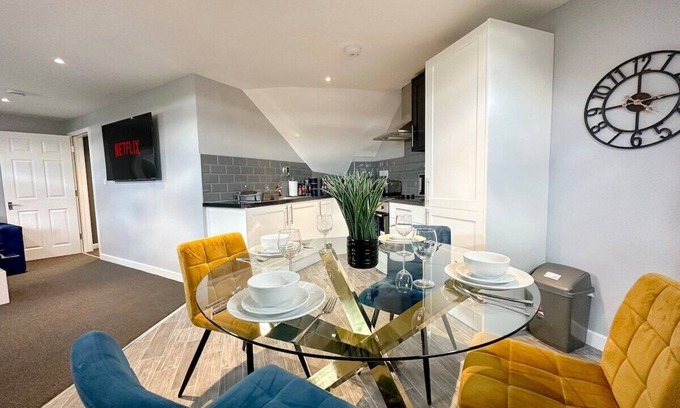 Richmond-upon-Thames Apartment | New Modern Luxurious One Bedroom in Twickenham