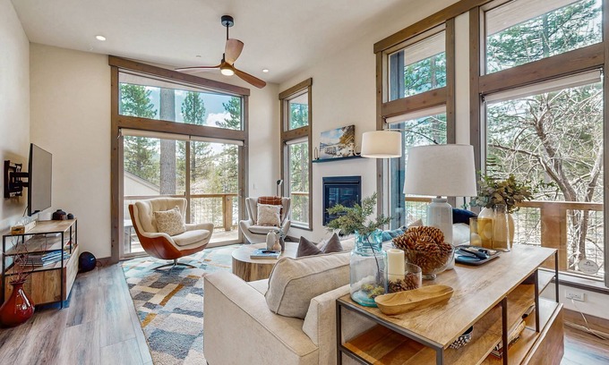 Truckee House | New, mountain-modern cabin with gas fireplace & great location