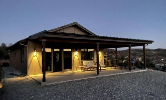 Cornville House | New mountain top retreat w/270° stunning views