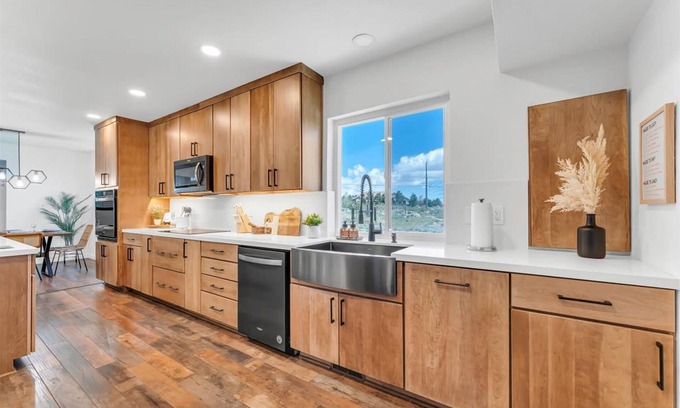 Reno House | NEW Mountain View Retreat With Hot Tub and Mini Golf
