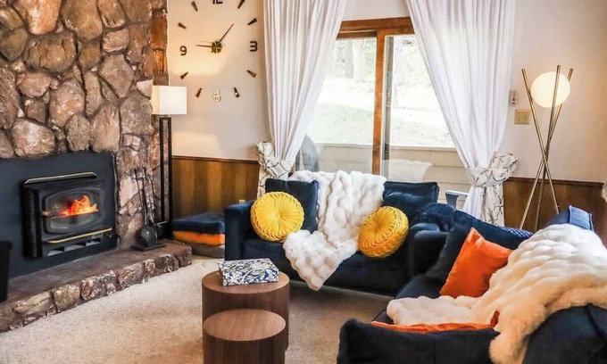Angel Fire Apartment | New! Mountain Views Apartment- Ski in-Ski Out - Sleeps 6