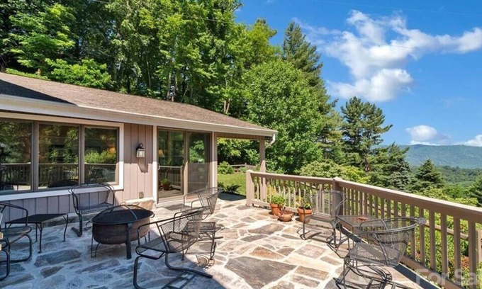 Waynesville House | NEW! Mountain Views, spacious vacation home
