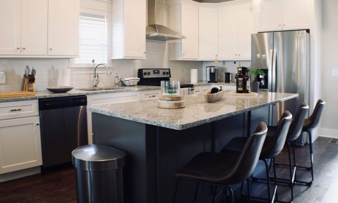Woodbine House | New ♫ Music City ♫ Nashville ♫ Walk to Coffee or Food ♫ 3 Miles to Downtown