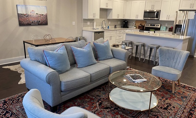 Oxford House | New Oxford TownHome with 2 Car Garage, 3 BR and 3.5 BA, all King Ensuites
