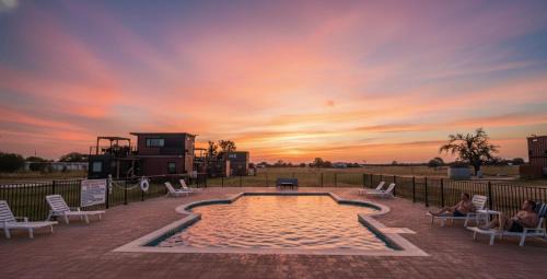 Fredericksburg House | New Patio, Pool, Hot Tub, Pickleball & Cornhole