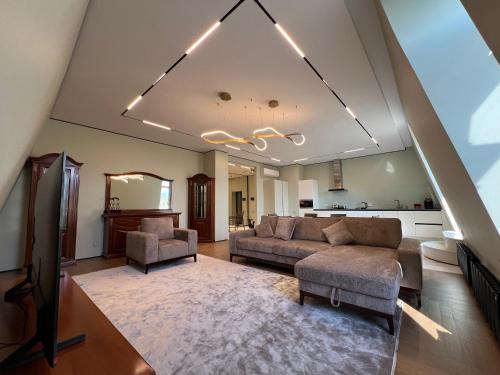 Almaty Apartment | New Penthouse near Kok-Tobe with Mountain & City Views