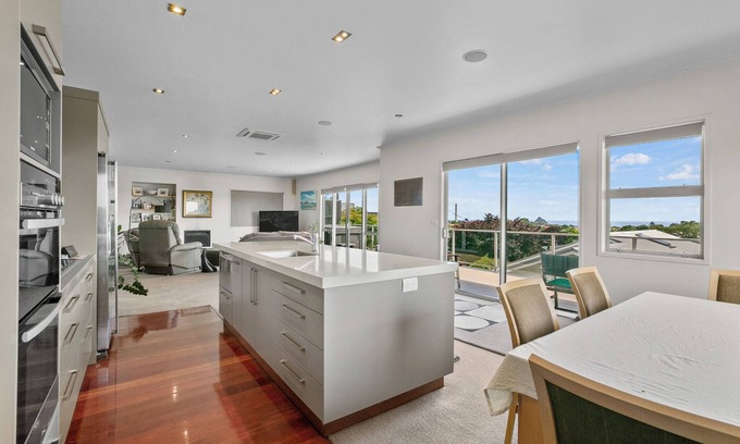 New Plymouth House | New Plymouth Coastal Views in Westown 5 mins drive to CBD