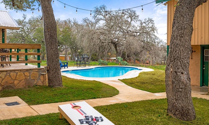 Johnson City House | NEW Pool, Deck, Fire Pit, Views, Walk to Wineries, Sleeps 18!
