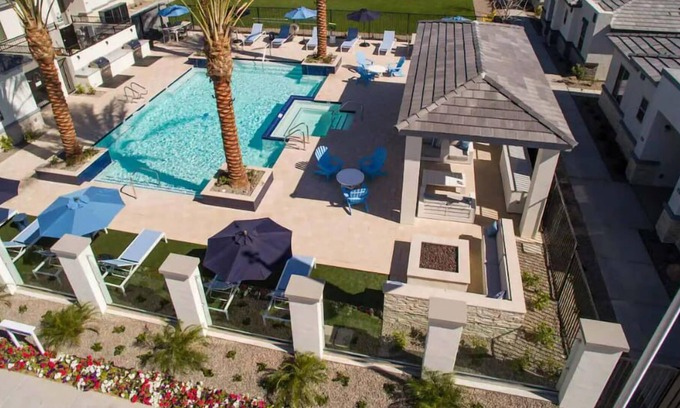 Marley Park House | New! POOL, Grill, King Bed, Park