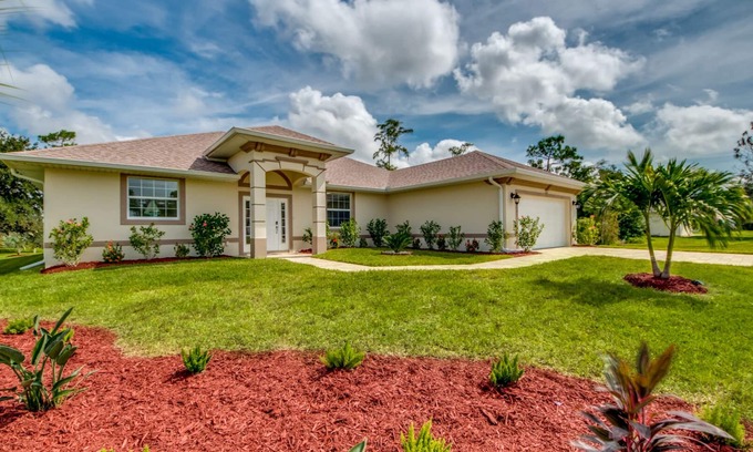 Bonita Springs Villa | New! Pool villa, 2-8 persons, 4 bedrooms/3 bathrooms in Bonita Springs