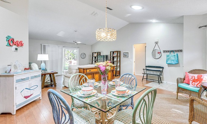 Tall Pines House | New Port Richey Home w/Charcoal Grill Near Hiking