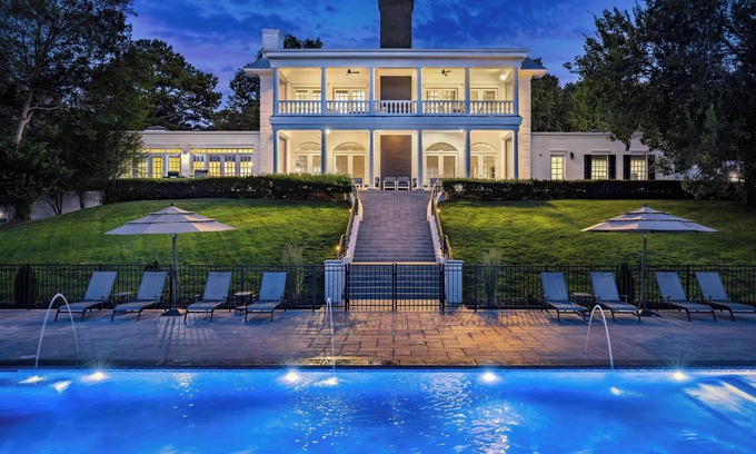Branson House | New Private Lakefront Mansion on 5acres-3 Homes!Sleeps 44~Huge Pool/Hot tub/Dock