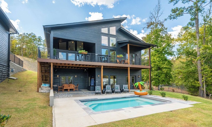 Hot Springs House | NEW~ Private Pool~Movie Room~Lake Hamilton~Boat Dock