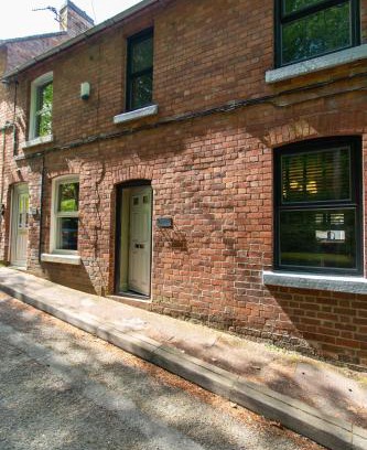 Ashbourne House | NEW Refurbished 2025 Cottage Sleeps 6 Ashbourne Peak District Derbyshire
