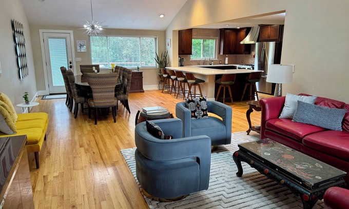 Morse Park House | NEW REMODEL. Luxury Creekside Open Plan Bungalow. Near Red Rocks/Downtown.