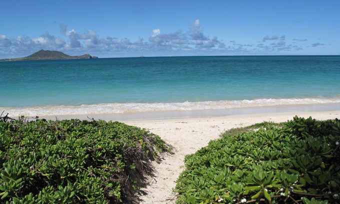 Kailua House | NEW REMODEL STEPS TO SAND, AC, HEATED POOL, MINIMUM STAY 7 NIGHTS, CONTACT OWNER