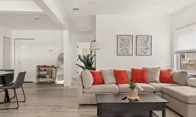 Southeast Pensacola House | New Remodel - Walk to Bars/Eats 4bd/3ba w/Yard