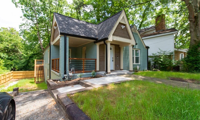 Atlanta House | NEW Renovated Home Mile from Mercedes Benz
