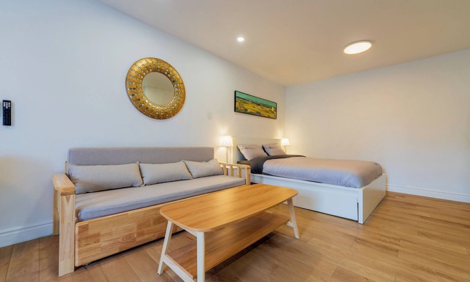 Cote-Des-Neiges—Notre-Dame-De-Grace Condo | New Renovated Studio with Queen Bed + Sofa Bed