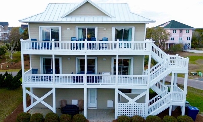 Topsail Beach House | NEW RENTAL-4BR3BA House at South Topsail Beach W/Private Beach & Pool Access