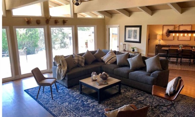 Mariposa House | NEW Rustic Mountain Retreat - 30 mi. from Yosemite