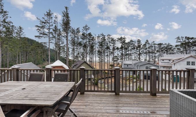 Seabrook House | *NEW* Seabrook's Hidden Coast Hideaway, an oceanfront home!