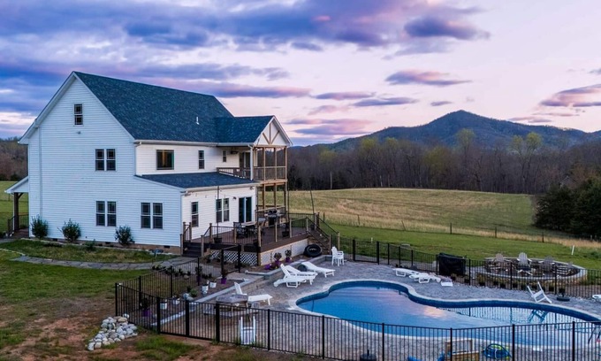 Faber House | NEW! Secluded Farmhouse + Solar Heated Pool + Firepit