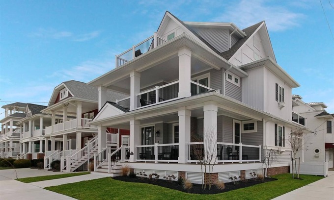 North End House | NEW SINGLE FAMILY BEACH BLOCK HOME-ELEVATOR