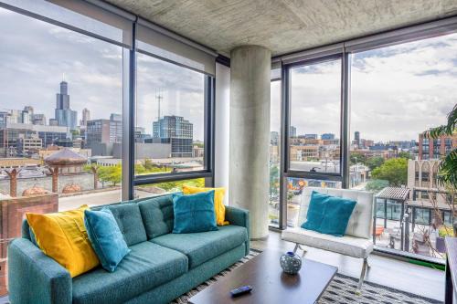 West Loop Apartment | New Sleek 2BR - Perfect Blend of Comfort & Style in Chicago