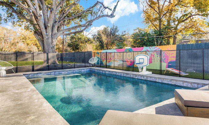 Castle Hills House | New! Sleeps 16! Heated Pool, Outdoor Movie Theater, Game Room, Putting Green!