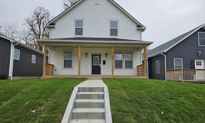 Indianapolis House | New spacious 5br/4ba near Butler & Broad Ripple