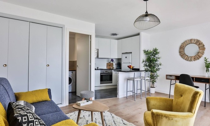 Biriatou Apartment | New studio, ground floor, downtown, 2 bikes