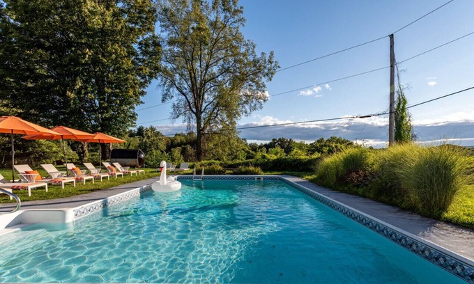 Town of Marbletown House | NEW: Stylish Limestone Villa w/Sauna and Movie Theatre