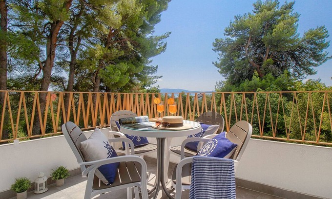 Gradac Apartment | ☼New & sunny apartment with balcony, parking space, bicycles & 3 min to beach☼